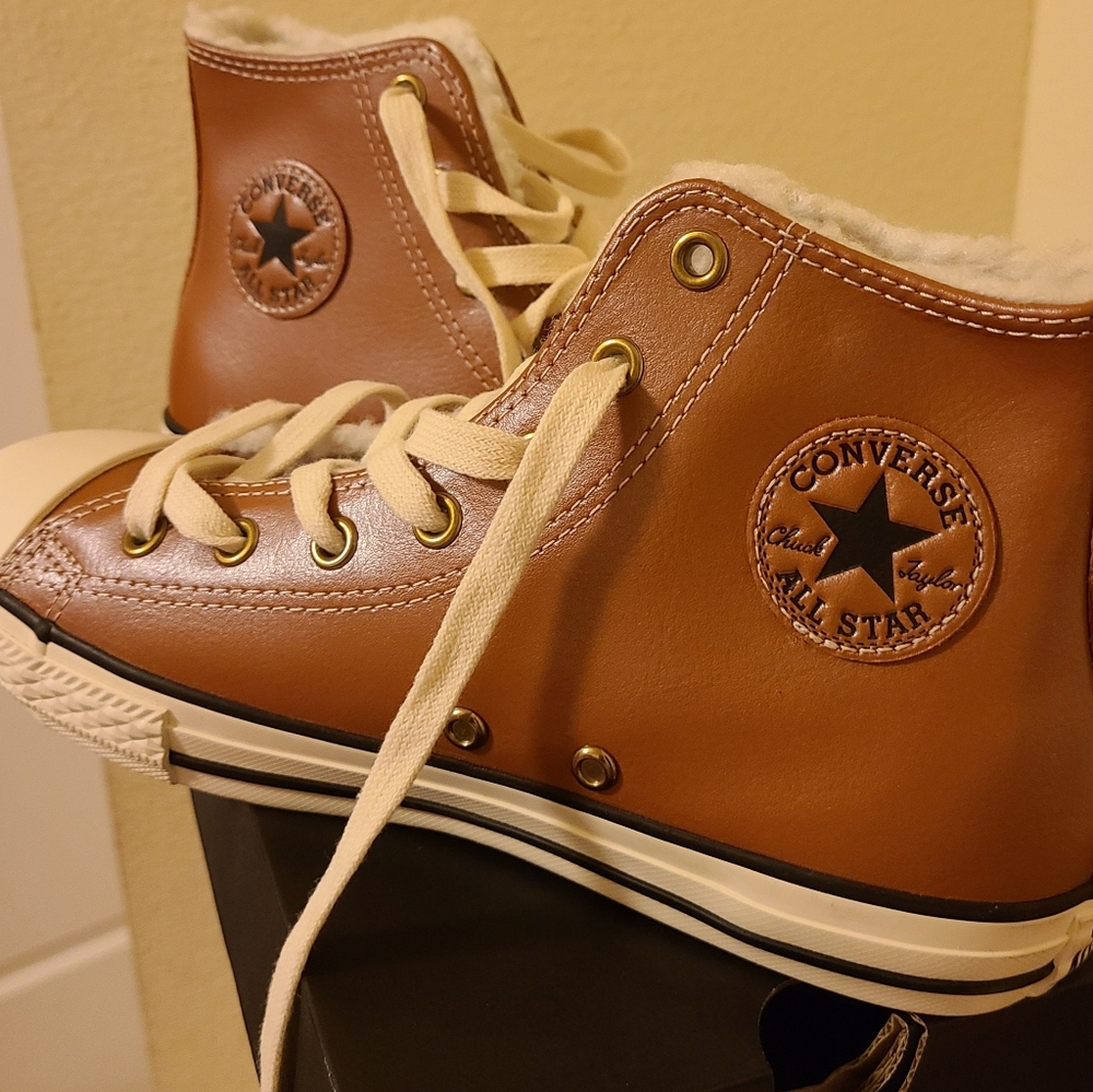 CHUCK TAYLOR ALL STAR MID-TOP SNEAKER -